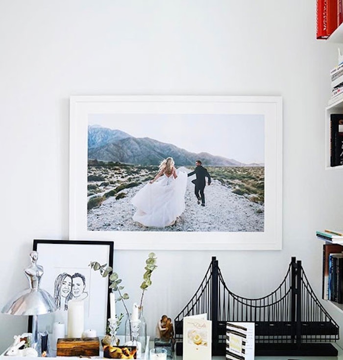 https://happymoose-blog-post-images.imgix.net/pages/how-to-choose-photo-frame/wedding_photo_white_frame.jpg?w=700