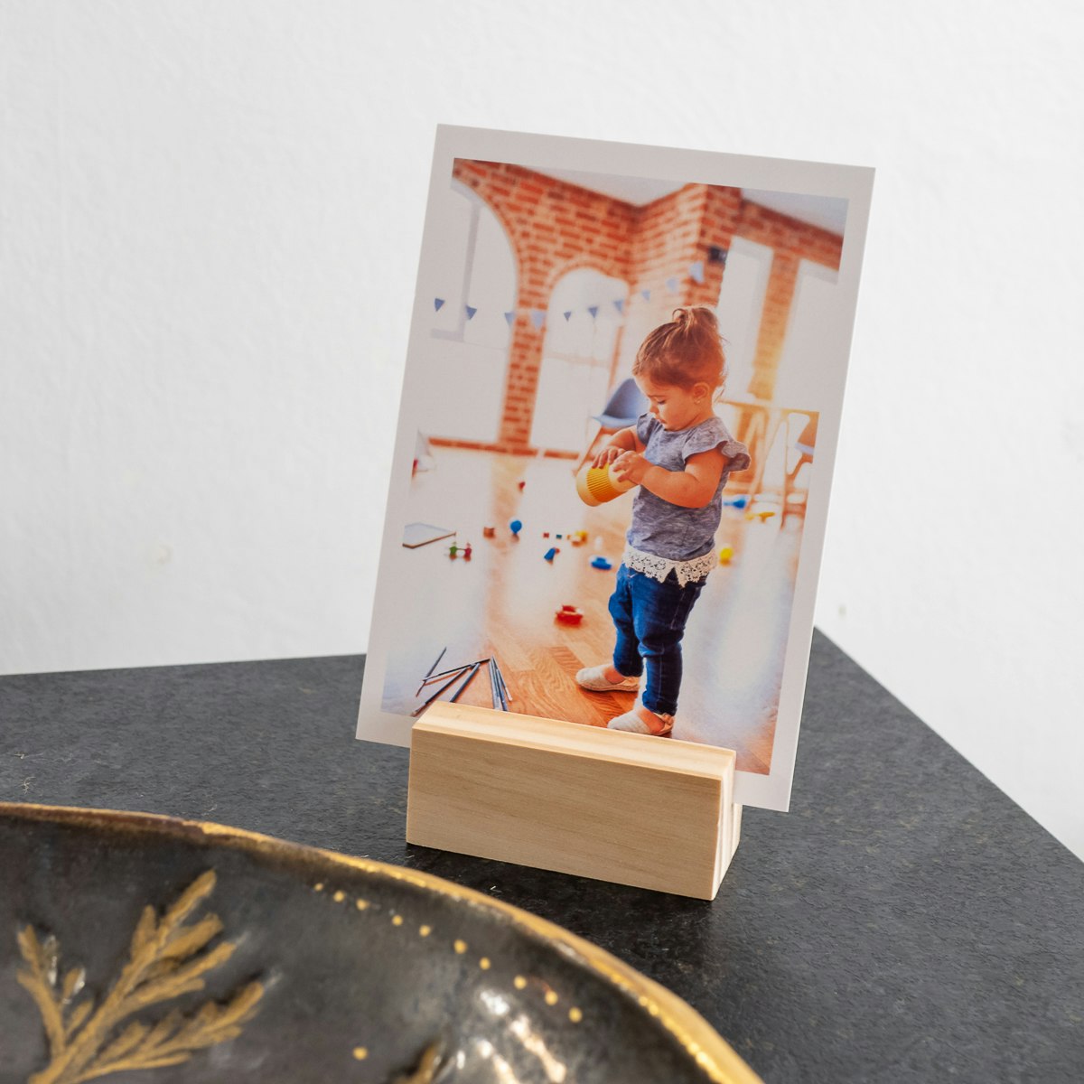 Display up to 10 cards in a wooden block. - Notable cards - HappyMoose