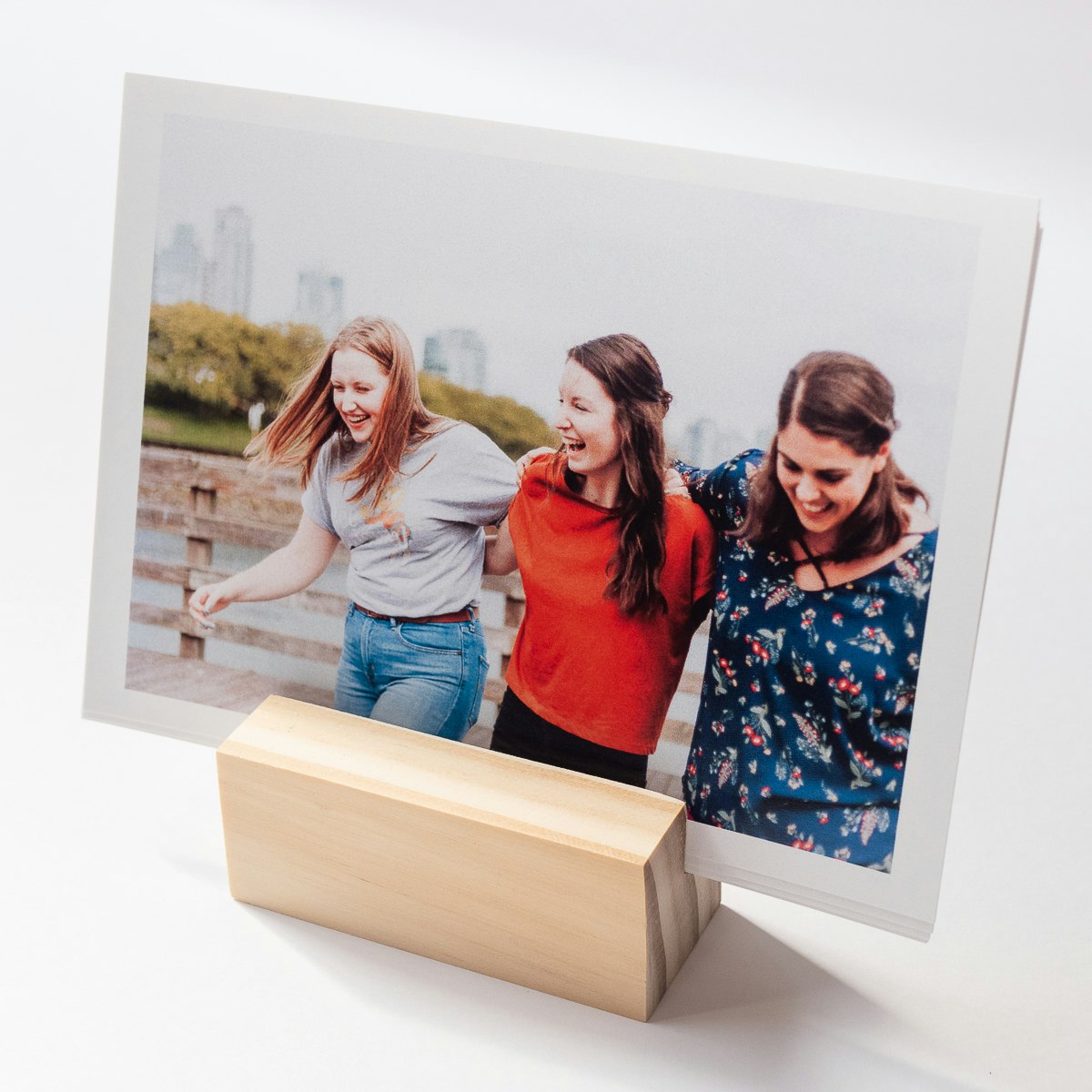 Create a rotating gallery on your desk with a wooden photo block. - Photo cards - HappyMoose